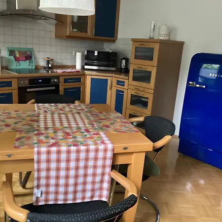 Premium Ruhiges Ganzes 90 M 2 Schlafzimmer Grosse Kueche Wohnzimmer Apartment *