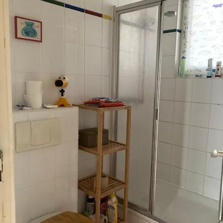 Premium Ruhiges Ganzes 90 M 2 Schlafzimmer Grosse Kueche Wohnzimmer Apartment Duisburg