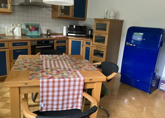 Premium Ruhiges Ganzes 90 M 2 Schlafzimmer Grosse Kueche Wohnzimmer Apartment *